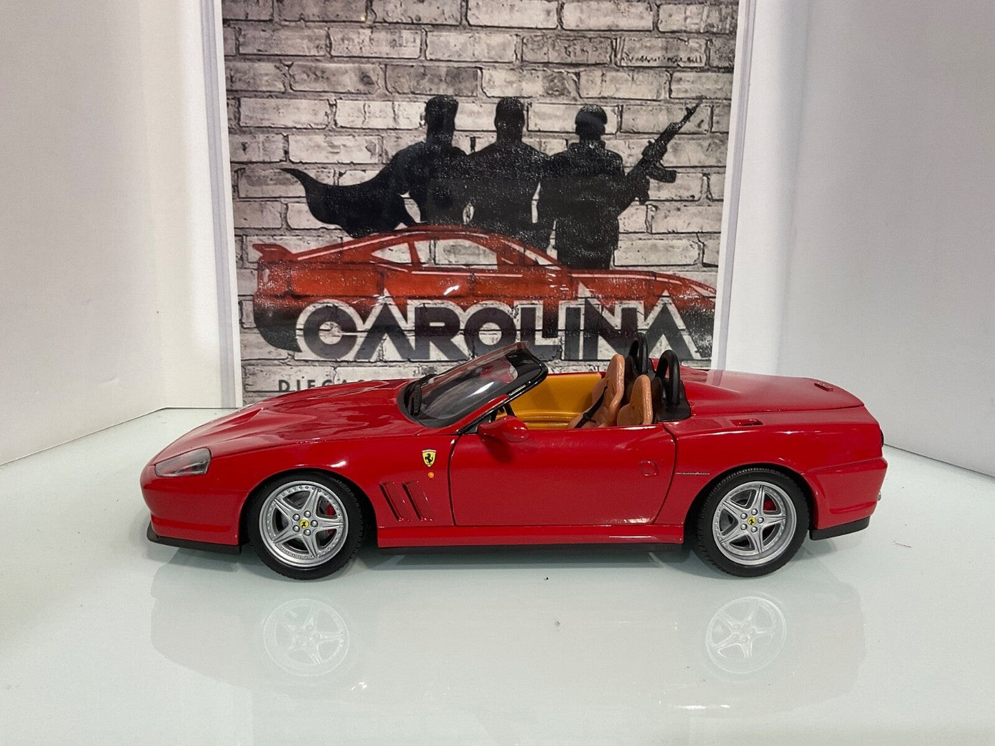 1:18 HOT WHEELS FERRARI 550 BARCHETTA RED ON TAN