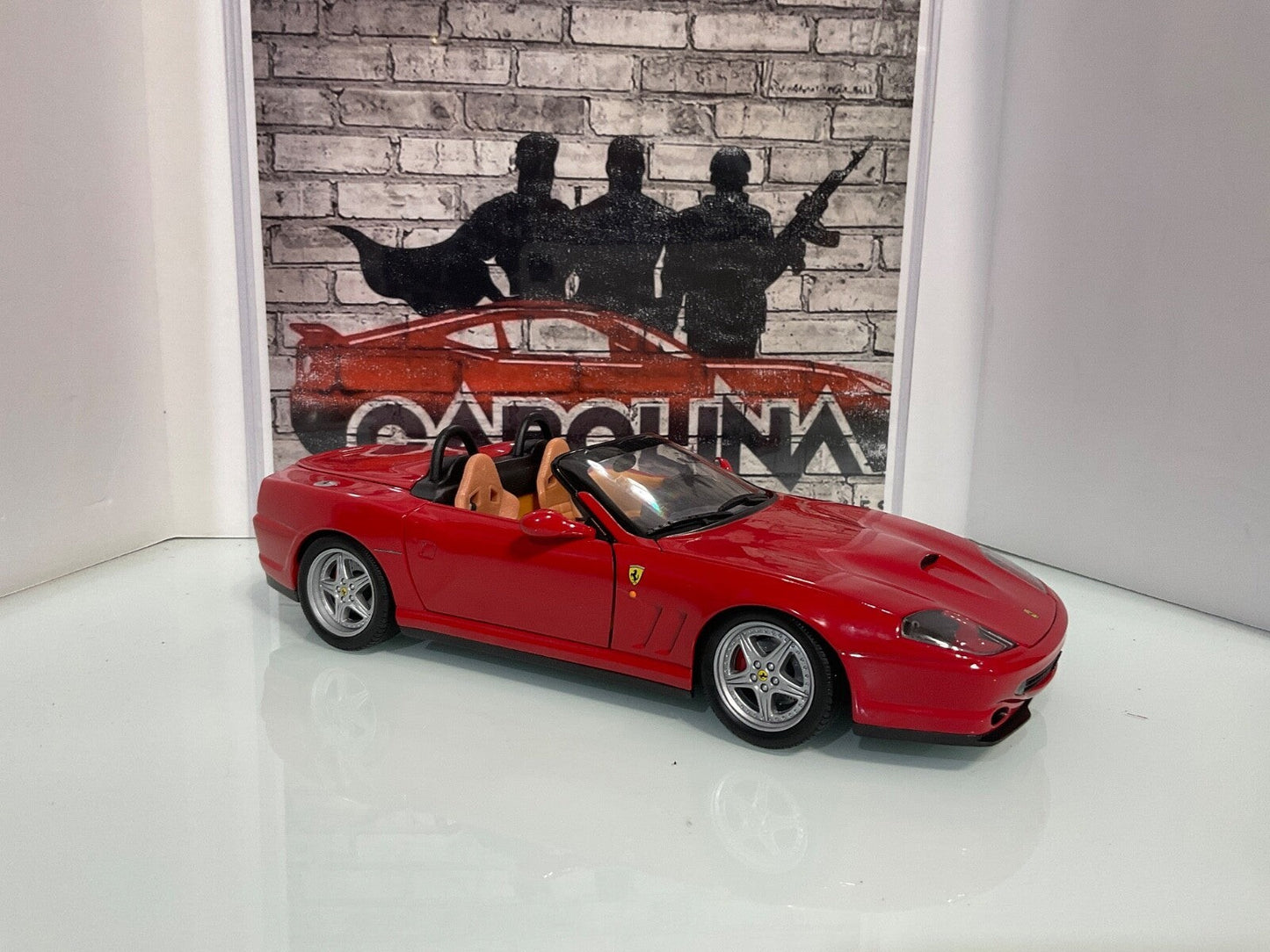 1:18 HOT WHEELS FERRARI 550 BARCHETTA RED ON TAN