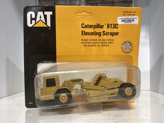 1/64 CAT 613C ELEVATING SCRAPER PLASTIC BROKEN