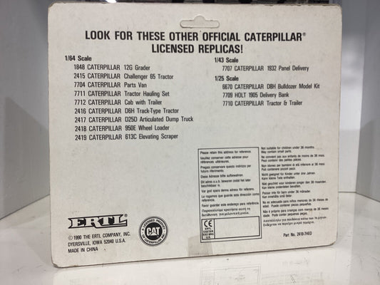1/64 CAT 613C ELEVATING SCRAPER PLASTIC BROKEN